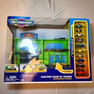 New Micro Machines Series 3 Micro Gas N’ Dash Expanding Playset + 10 Vehicles